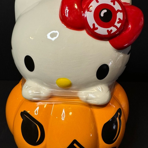 Halloween HELLO KITTY Ceramic PUMPKIN Bow/ Red Eye COOKIE JAR New 2024 - Picture 6 of 6